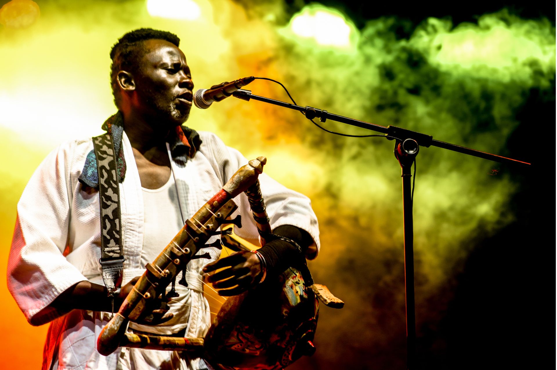 Live Performance Cover Pic 1920x1277